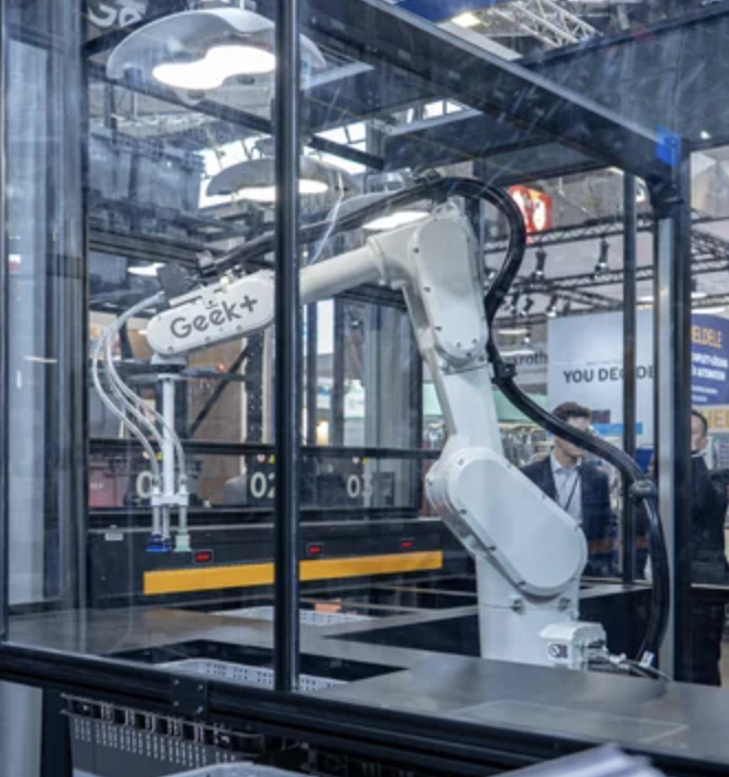Robot Arm Picking Station image
