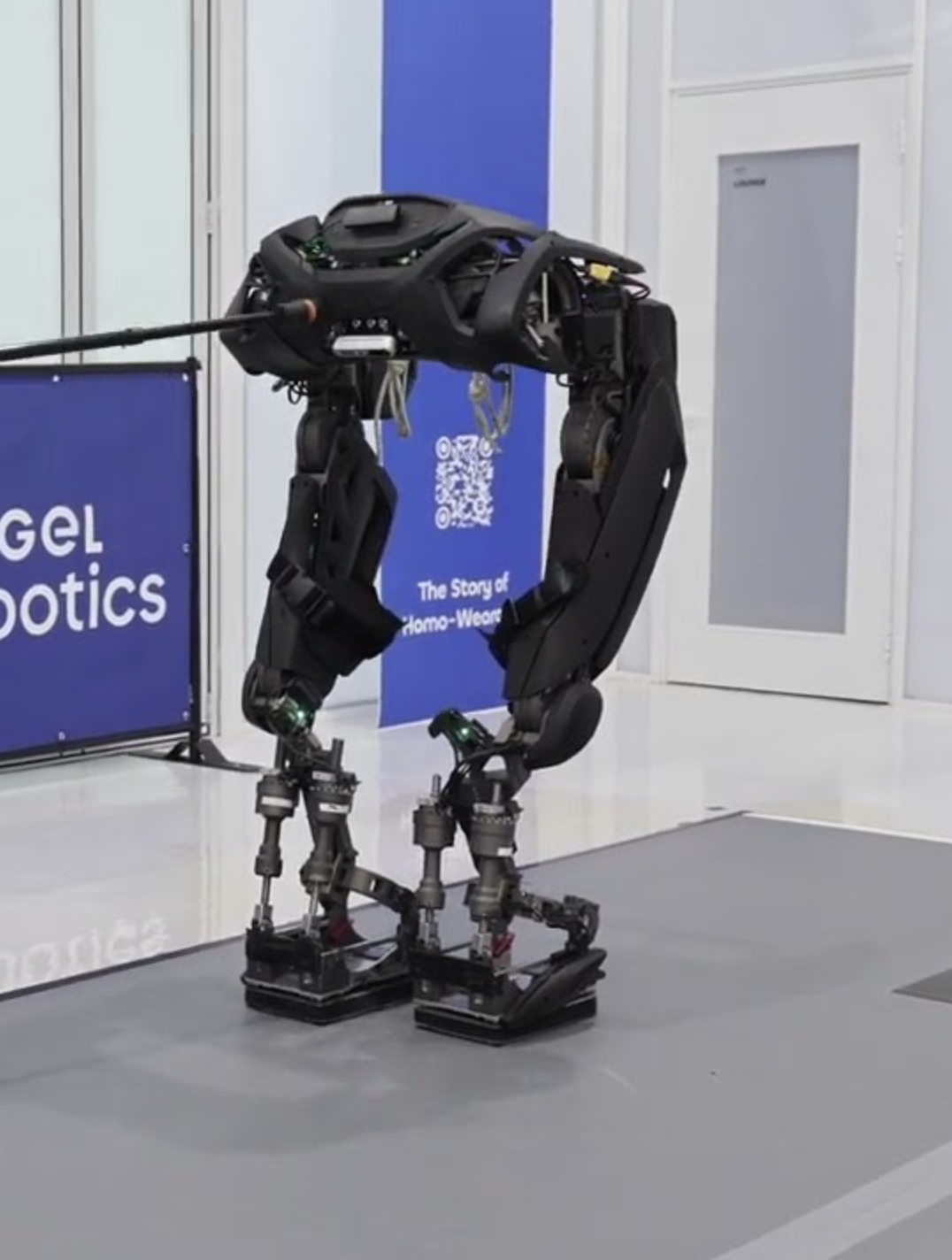 WalkON Suit F1 image