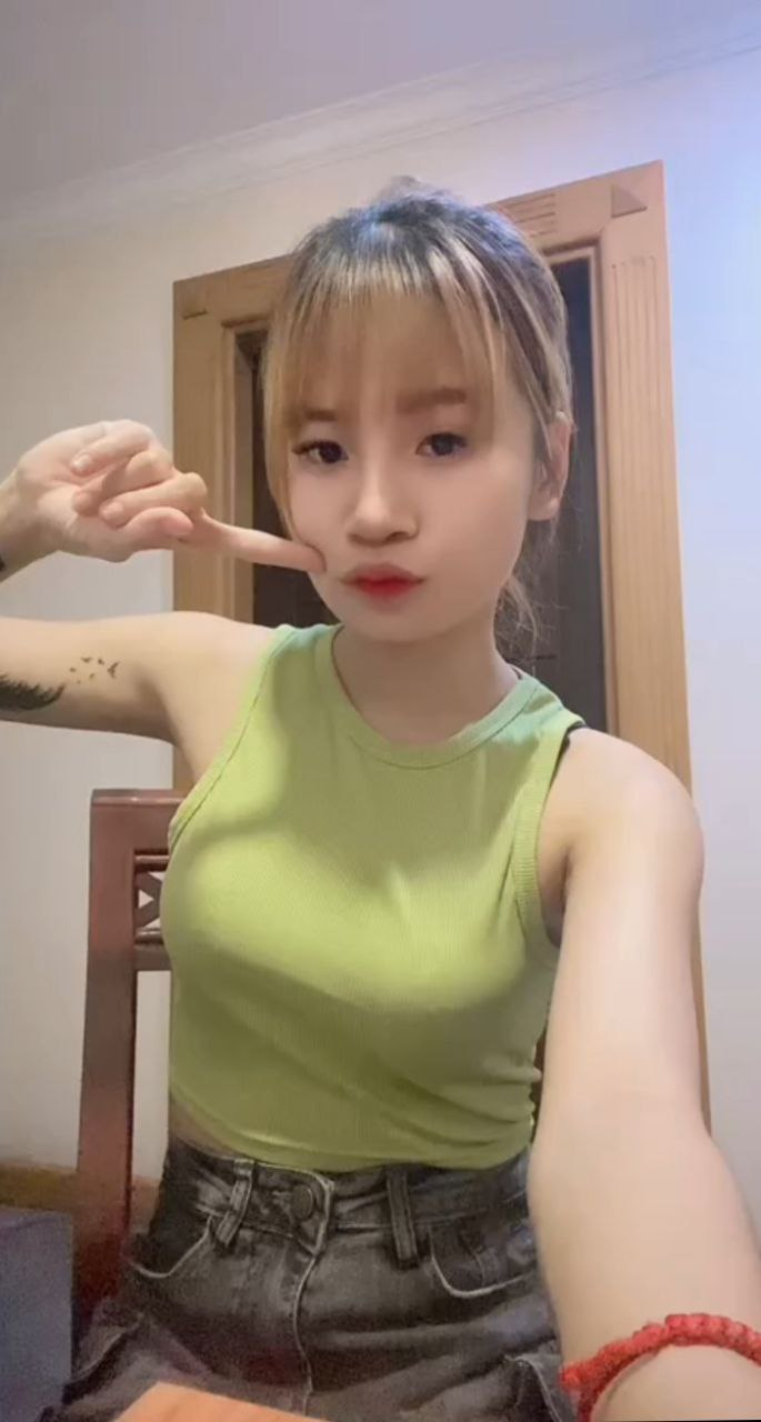 shwe hmone profile picture